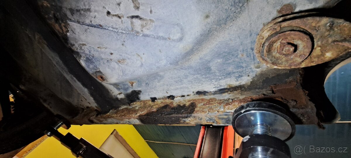 Prodám karoserii trabant 601 l - 14