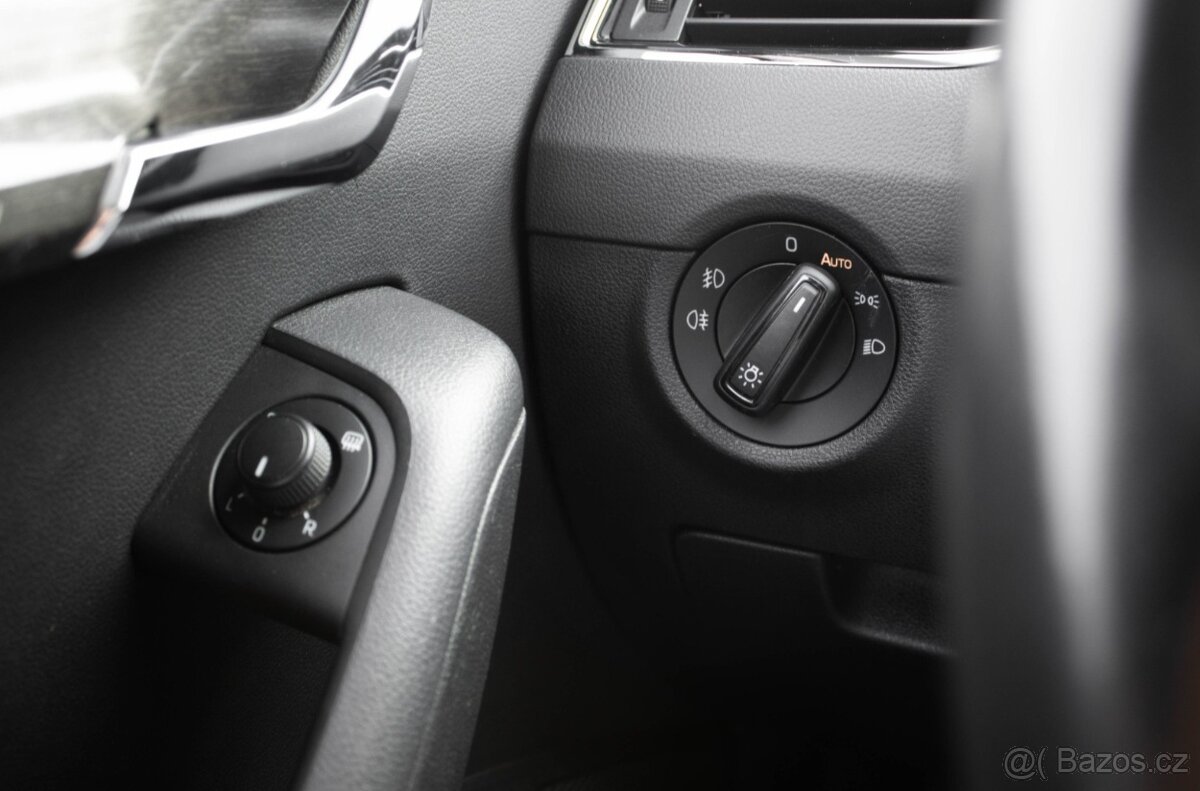 Škoda Octavia Combi 2.0 TDI DSG Scout - 14