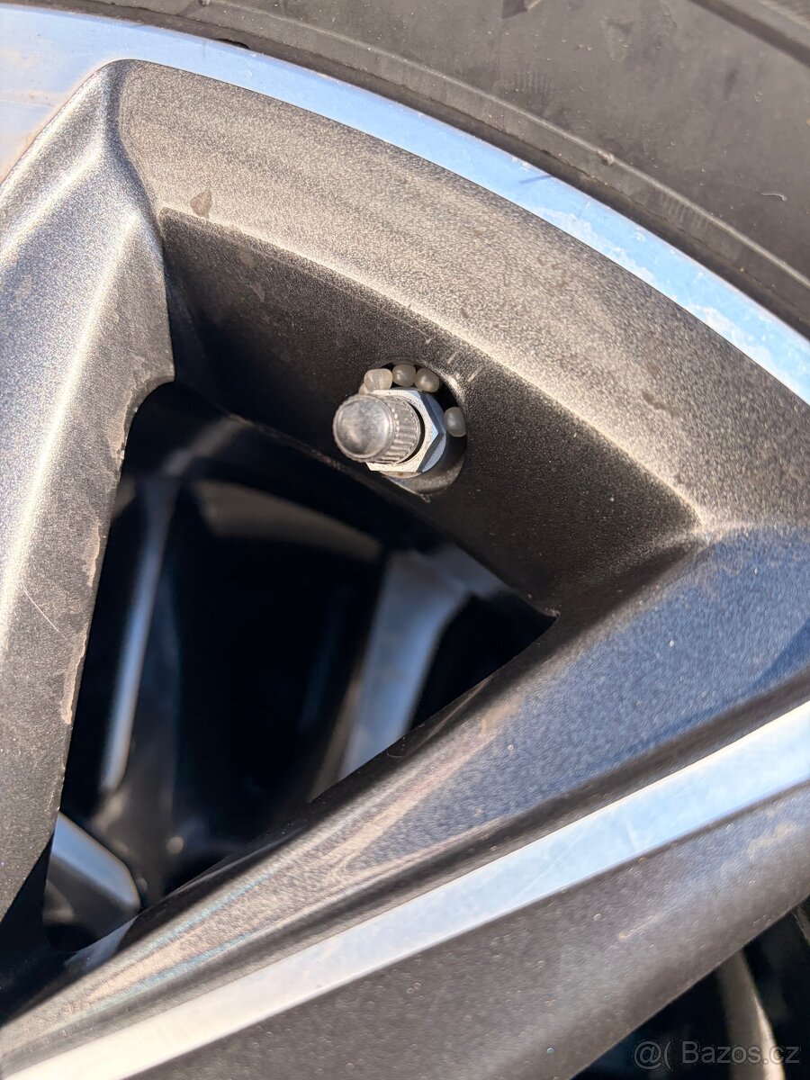 Kočárek Thule Sleek + korbička + autosedačka + další - 14