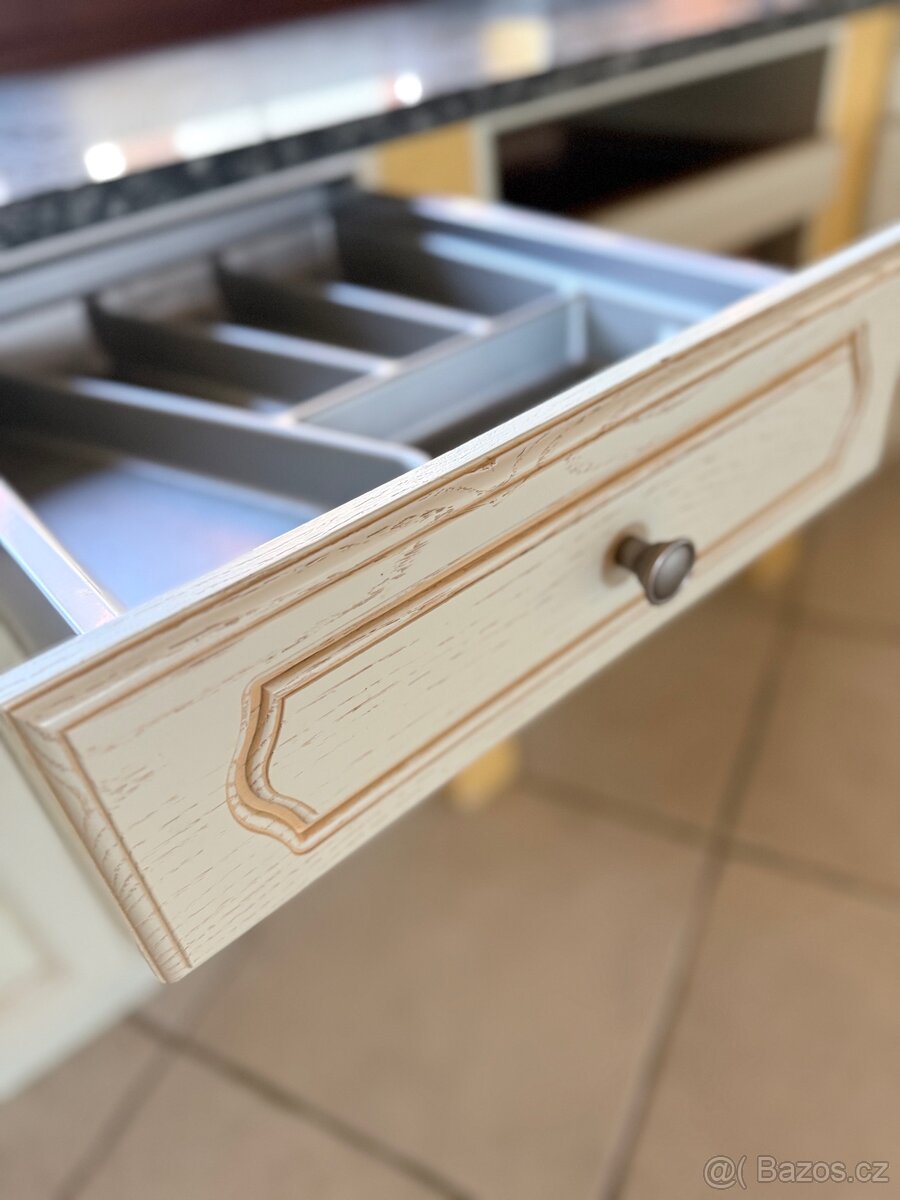 Kuchyňská linka a žulová deska - 14