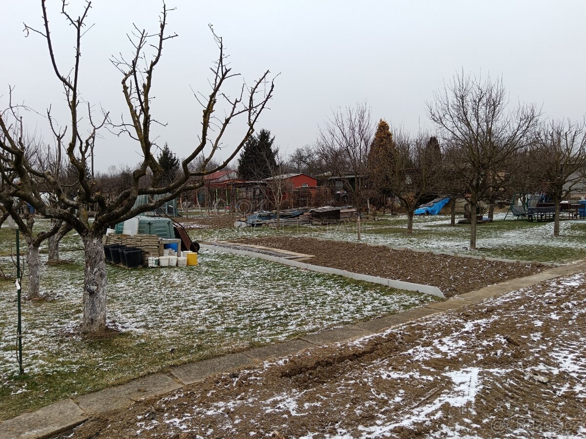 Zahrada s chatou, Otrokovice - 14