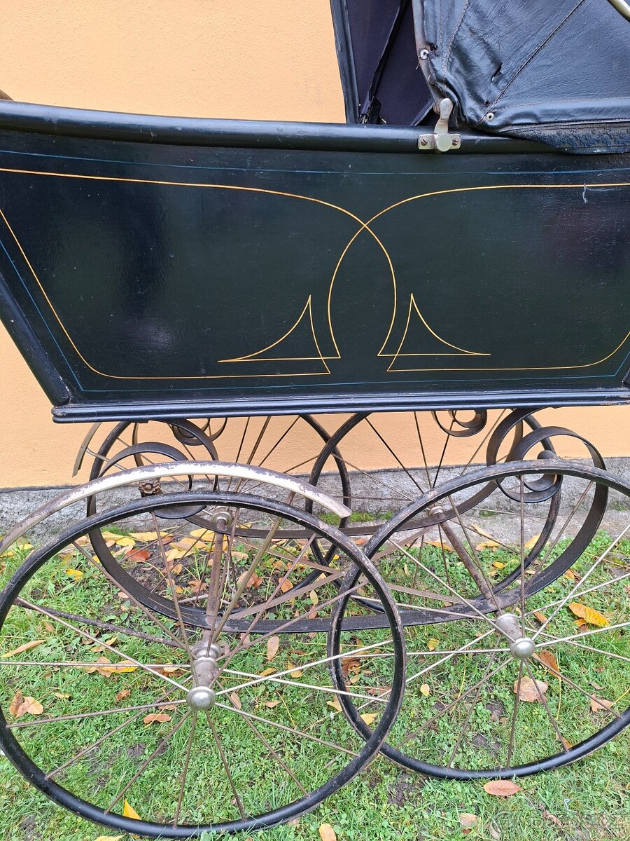 Starožitný kočárek pro miminko č. 633 - 14