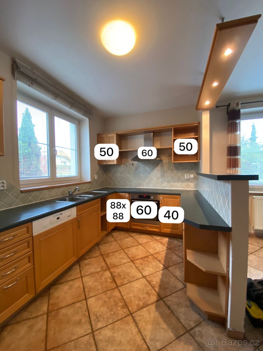 Moderní kuchyňská linka se spotřebiči - 14