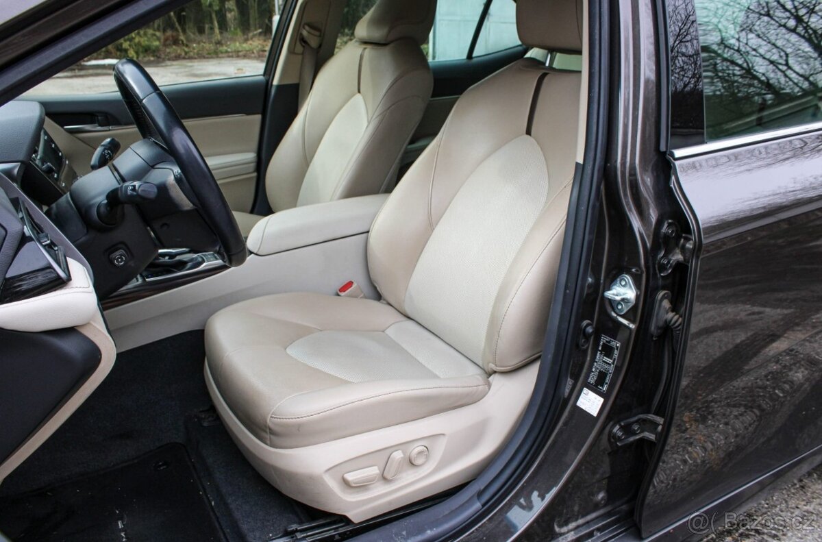 Toyota Camry 2.5 Hybrid Executive e-CVT - 14