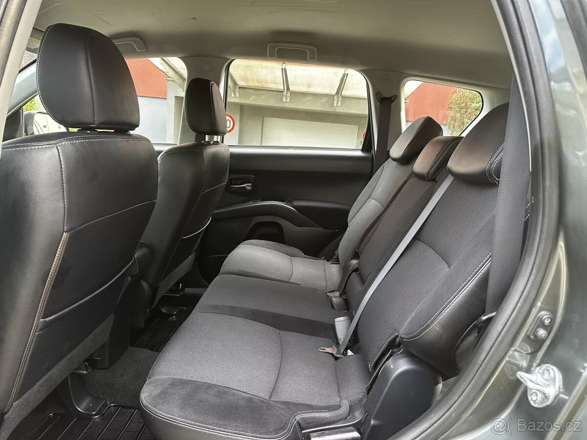 Peugeot 4007 2.2 HDi 4x4 SUV 7 míst Kůže Navi Tažné 2 tuny - 14