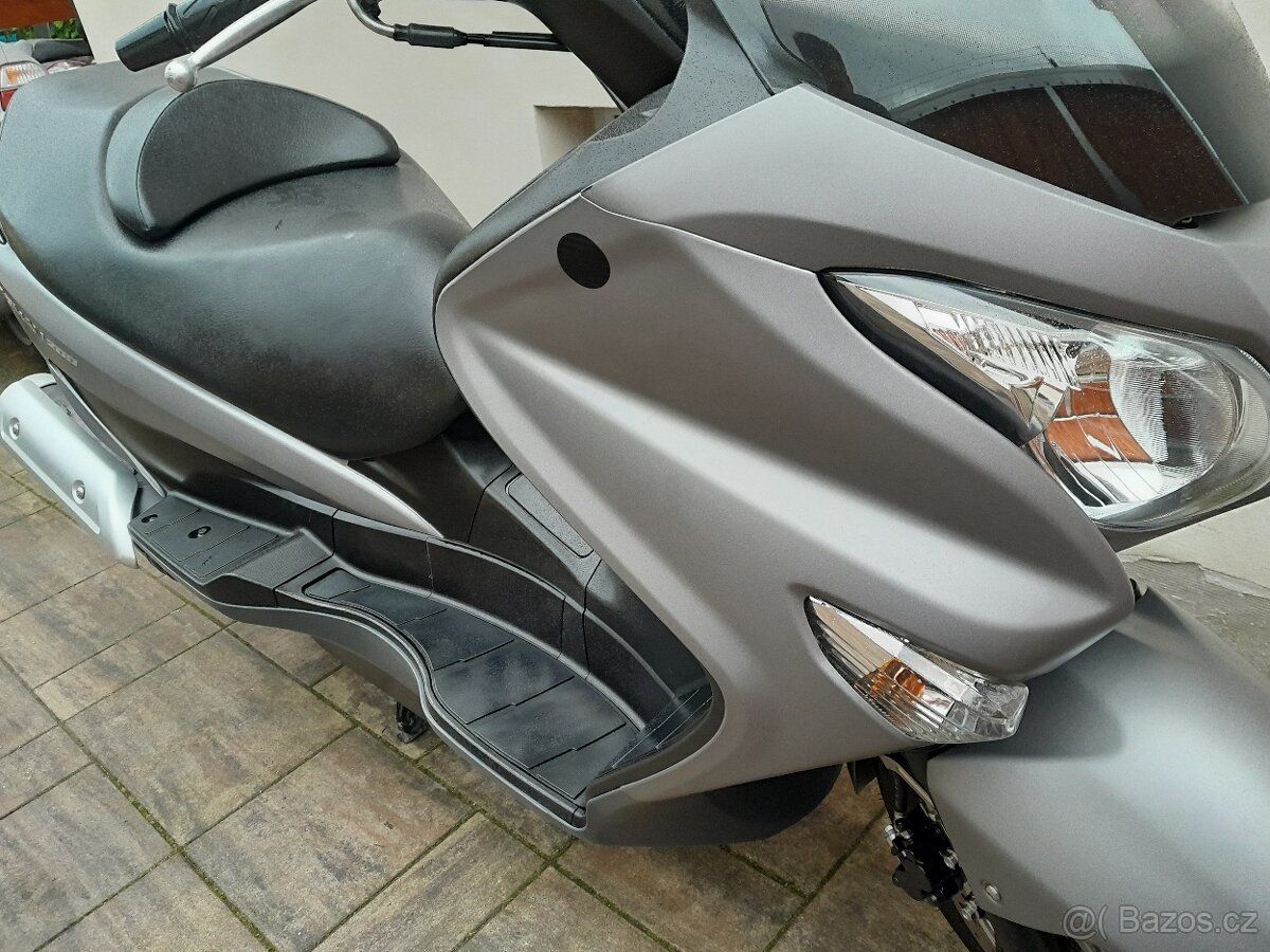 Suzuki Burgman 200i 2016, výborný stav, ZIMNÍ CENA - 14
