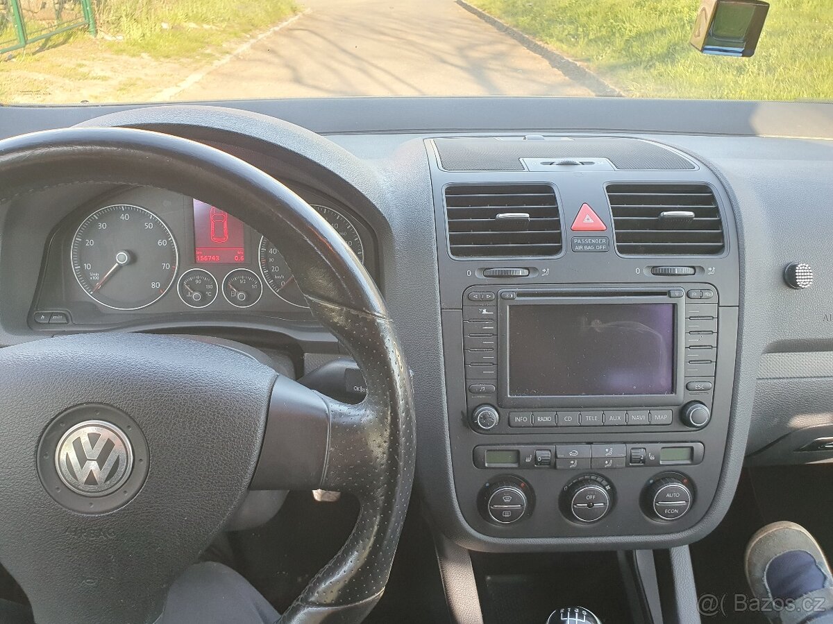 Vw Golf 1.6 MPI nová stk - 14