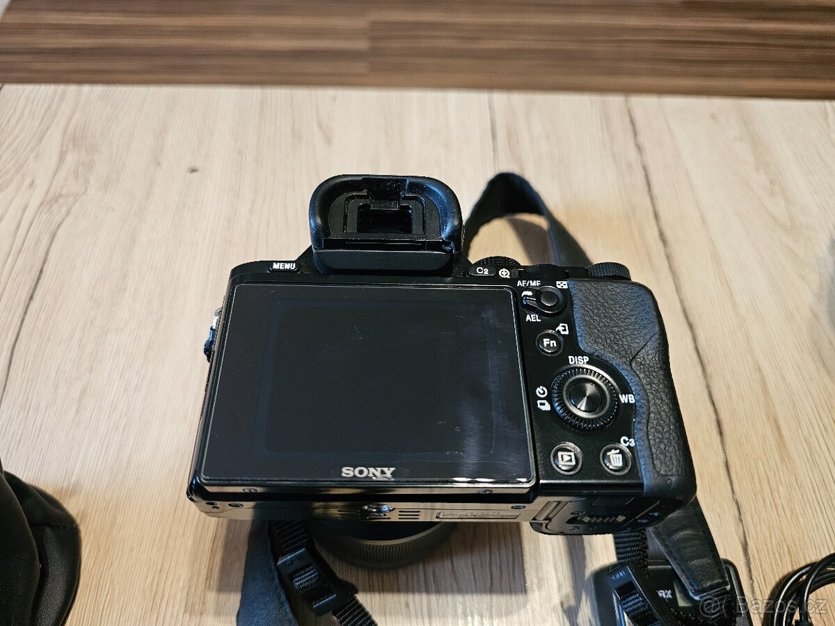 Sony Alpha A7 + prislusenstvi + objektivy - ZEISS 55mm - 14