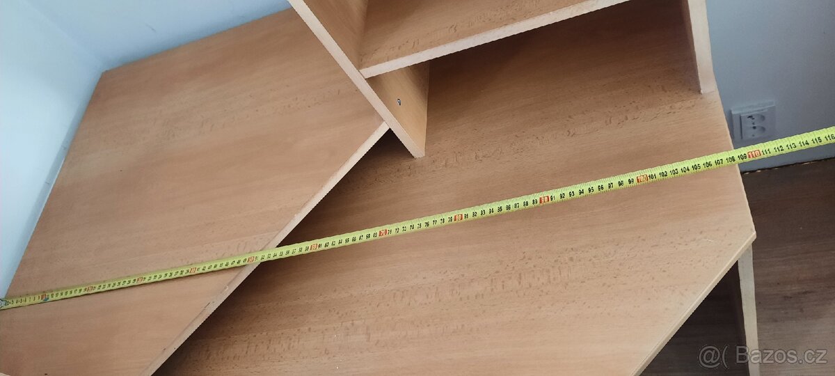 Rohový PC stůl s regály a policemi (vč. dvou zásuvek) - 14