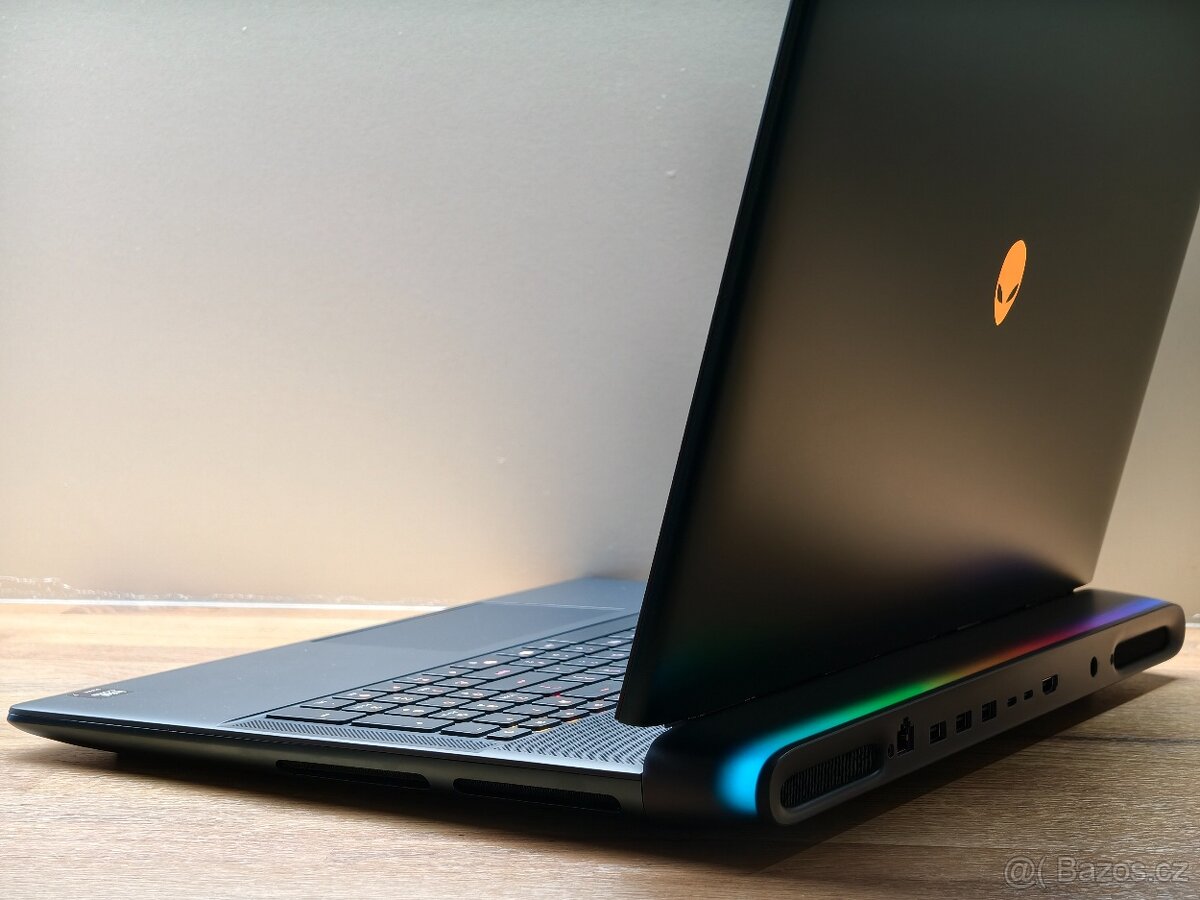 18" 300HZ_ALIENWARE 18 AREA-51_U7-255HX_32GB_RTX 5060 8GB - 14