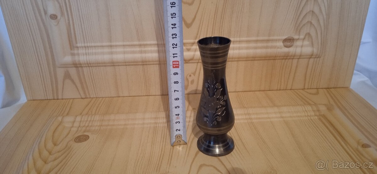 Porcelánová váza a jiné vázy a vázičky - 14