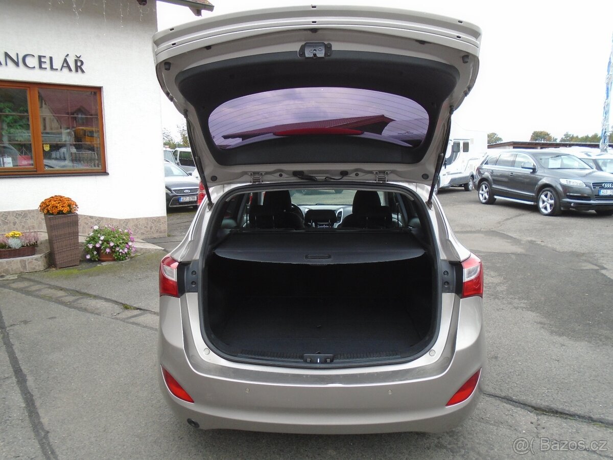 Hyundai i30 1.6 BA+LPG 88kW ČR - 14