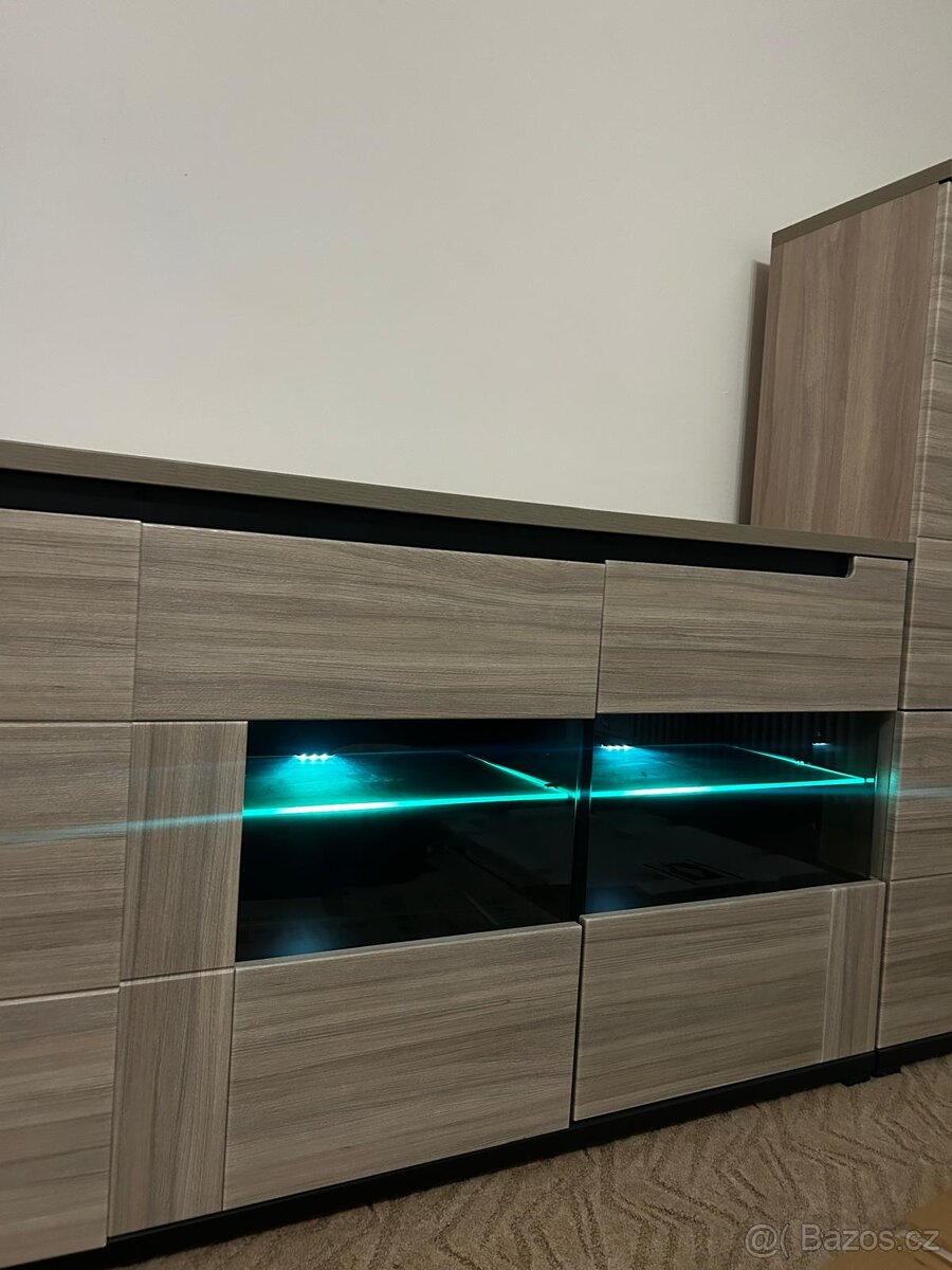 Podsvícená obývací stěna - 14