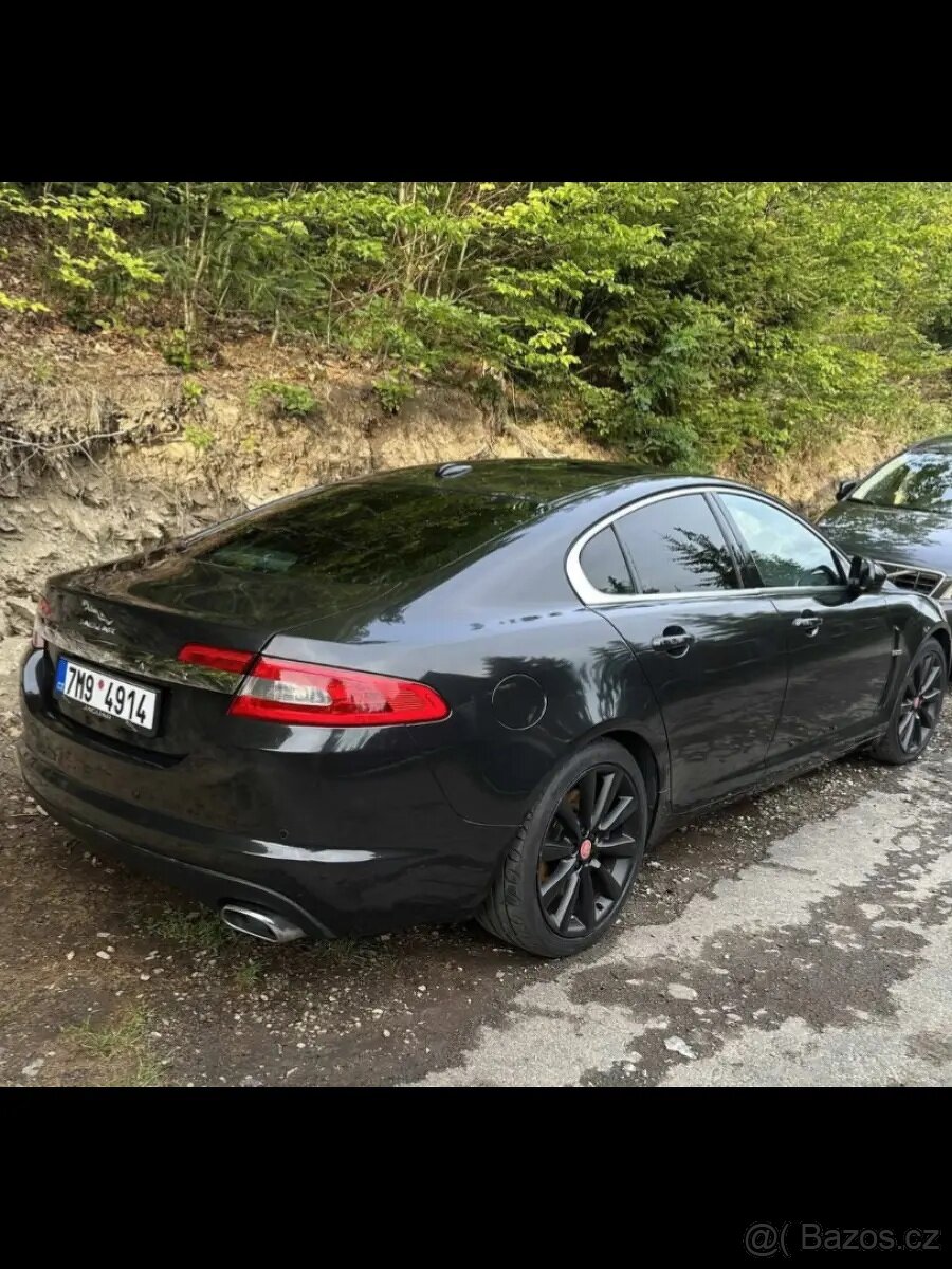 Jaguár XF 3.0d 177kw limuzína - 14