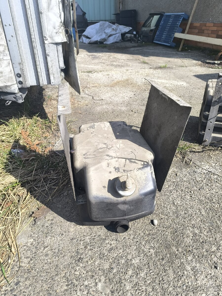 Plachtová nástavba, korba s roletou - 14