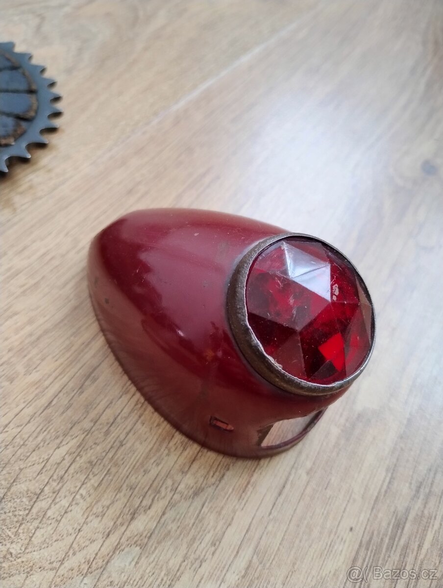 Prodám náhradní díly na motocykl JAWA 550 pařez a jawa 555 - 14