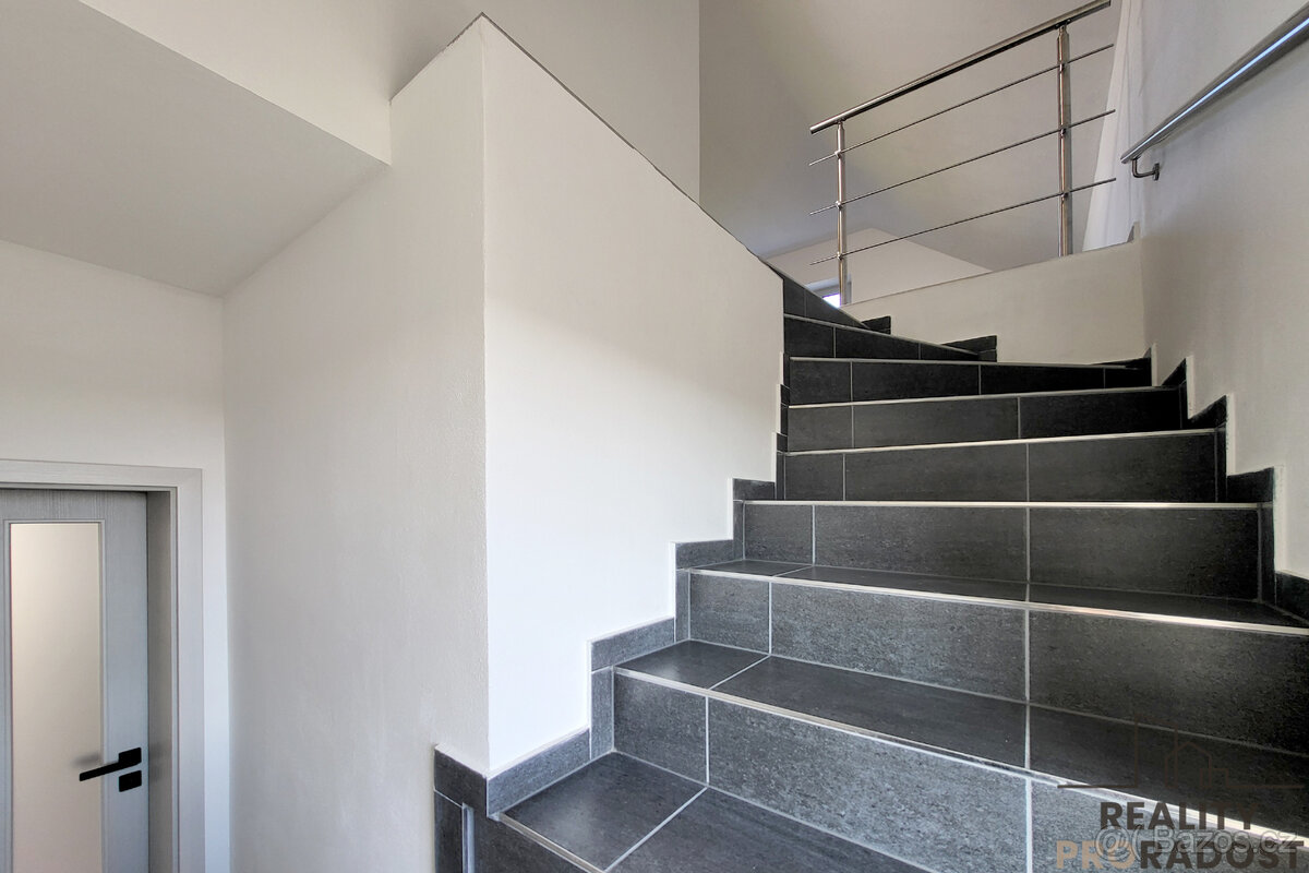 Prodej moderní novostavby domu 5+kk s garáží a pozemkem 958 - 14