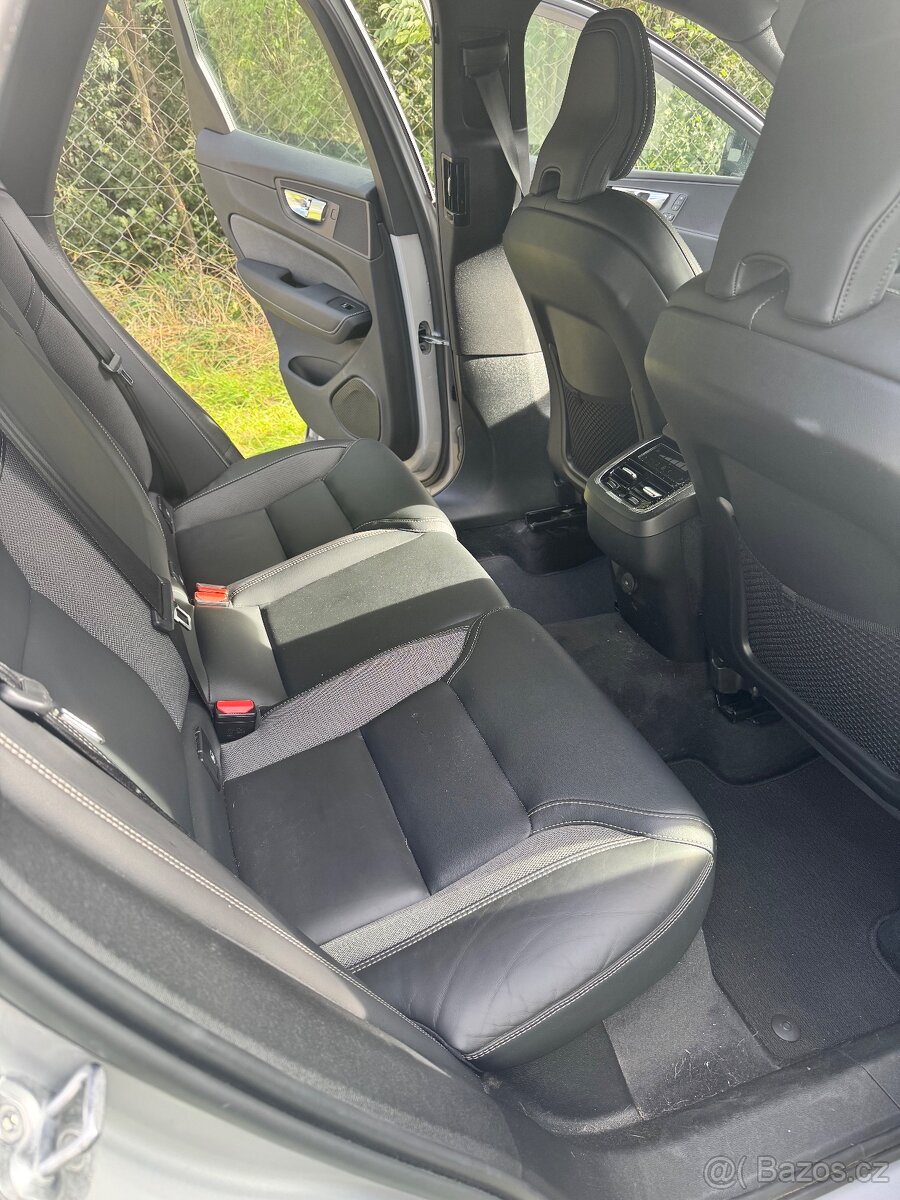 Volvo XC60, VOLVO XC60 B4 D PLUS DARK - 14