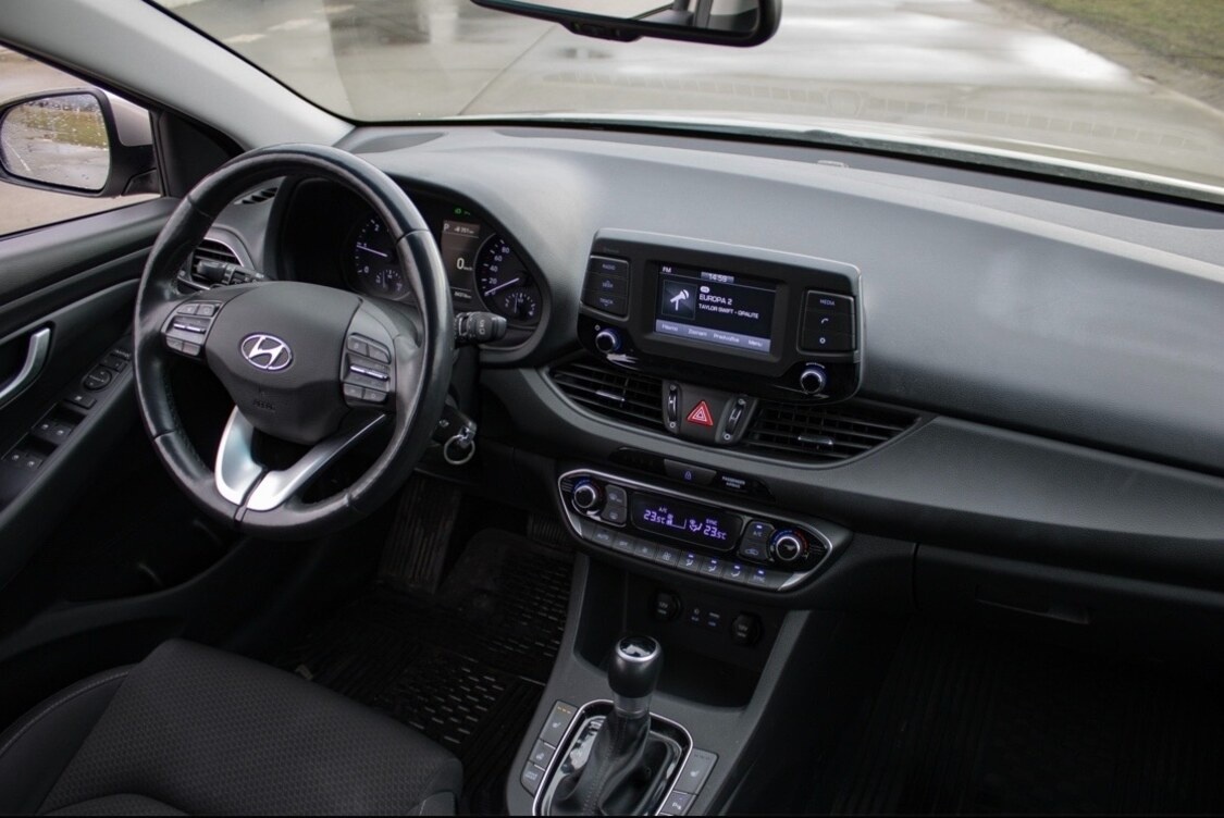 Hyundai i30 1.6 CRDi automat - 14