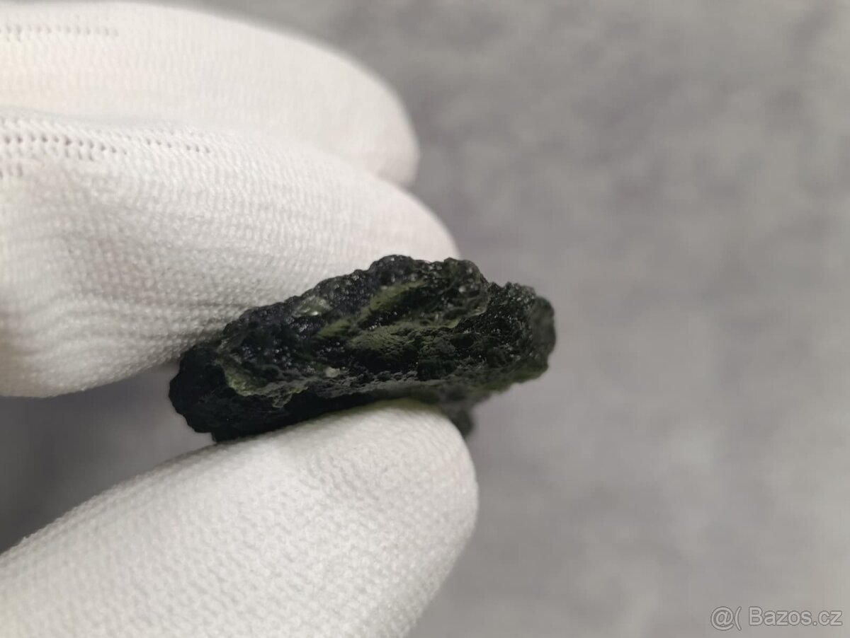 Vltavín z Chlumu 14,36 g , težkký krásný sbírkový + stojánek - 14