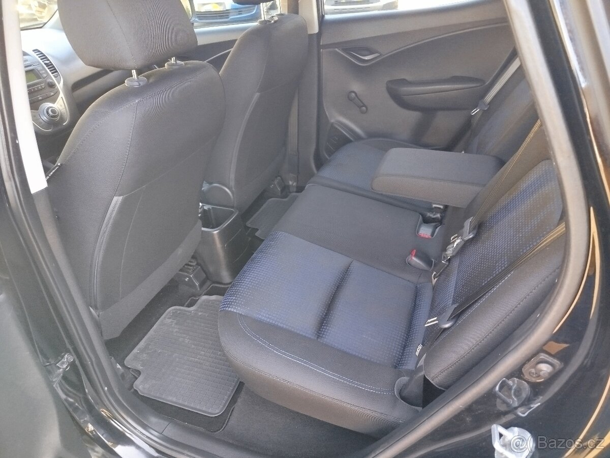 Hyundai ix20 1.4i 66 kW, r.v. 9/2011, najeto 157.962 km - 14