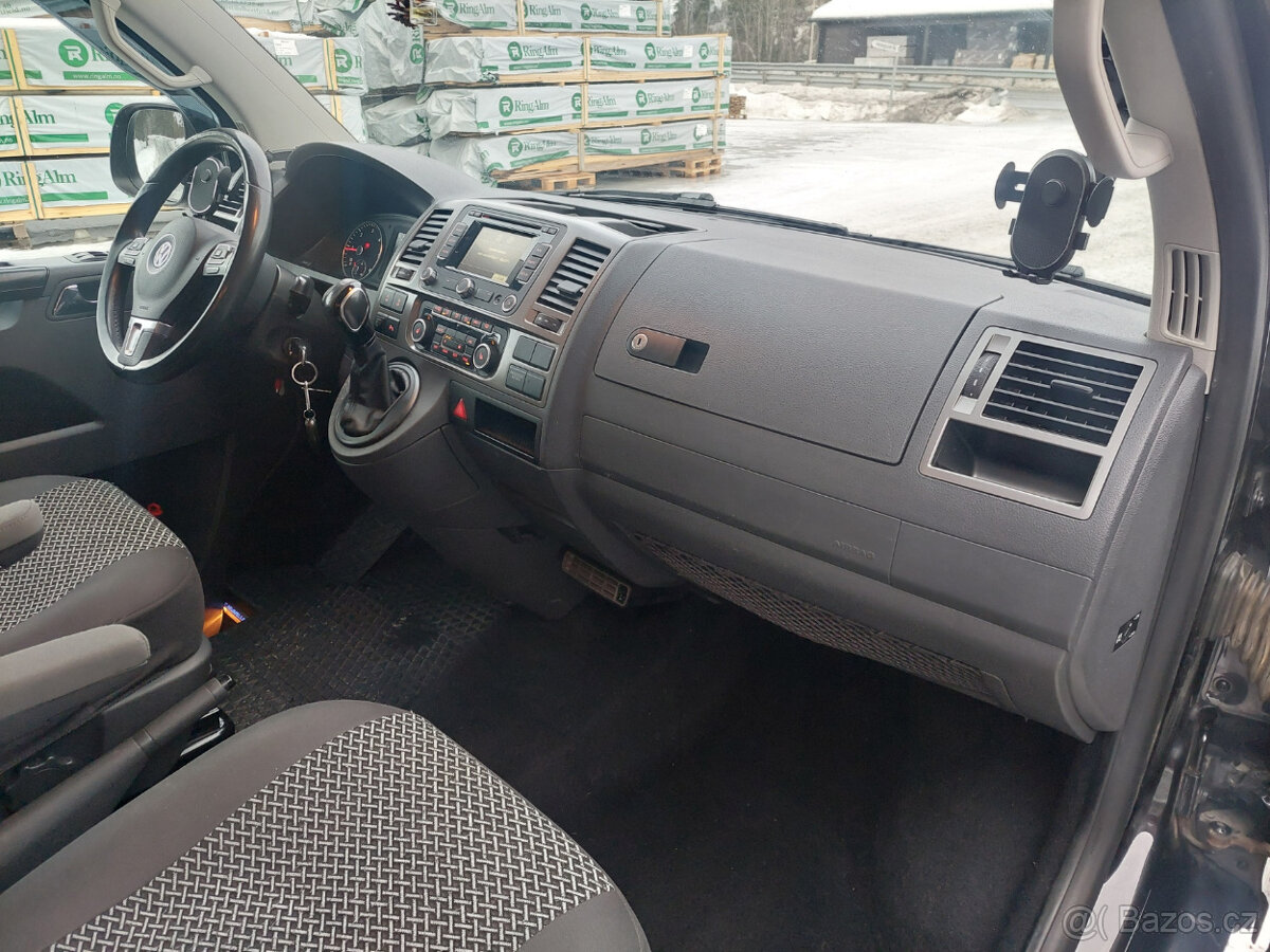 Volkswagen Caravelle - 14