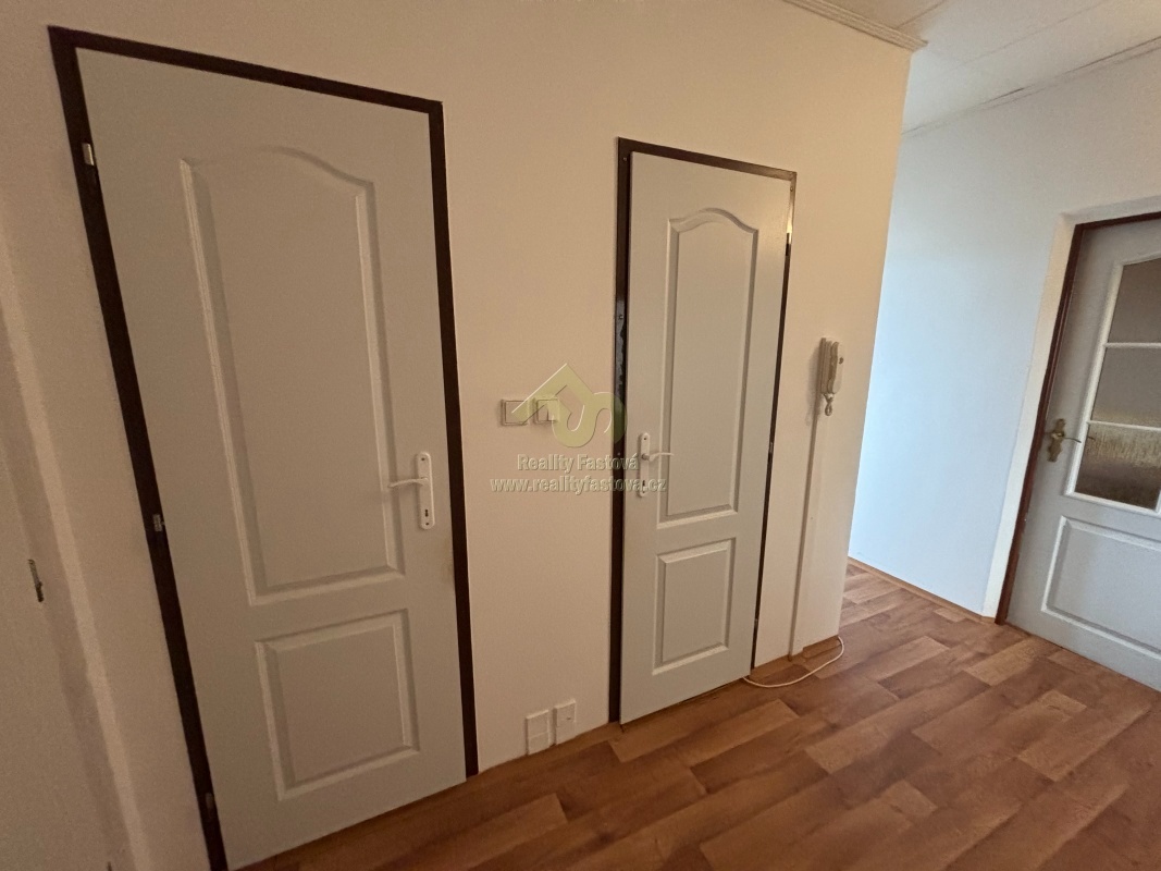 Rokycany-prodej velkého bytu 3+1 se zasklenou lodžií - 14