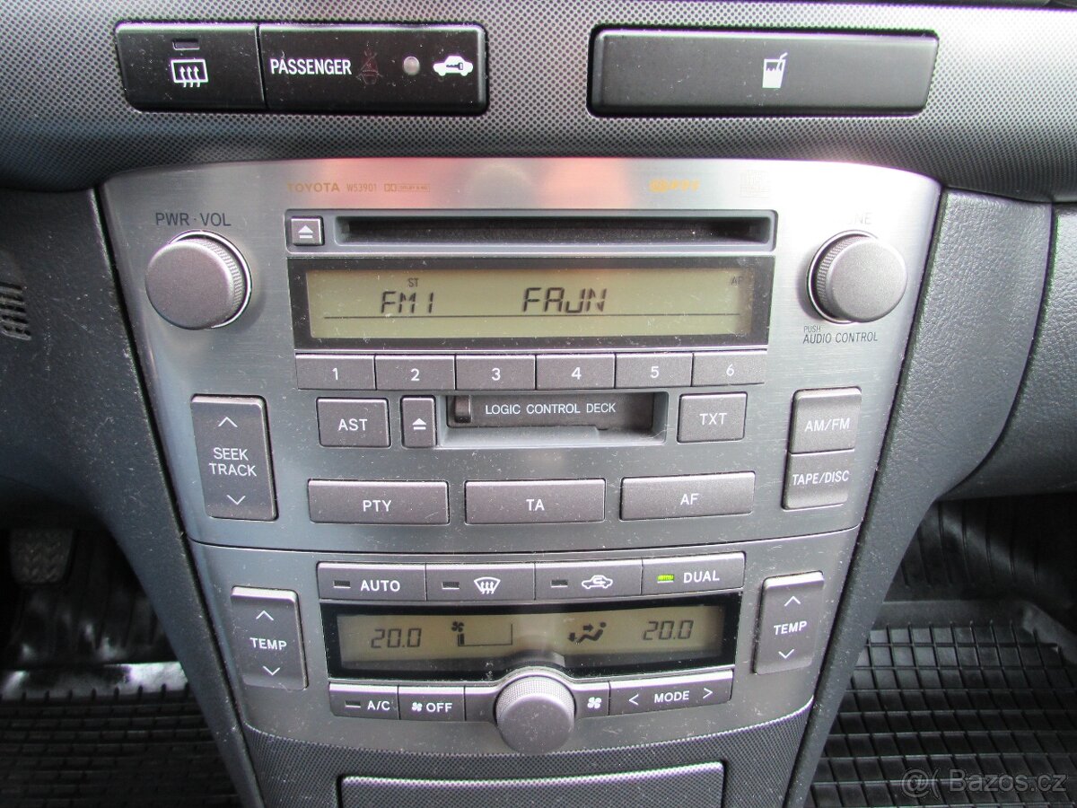 Toyota Avensis 1.8i 95kW kombi, serviska, ALU, nová STK - 14