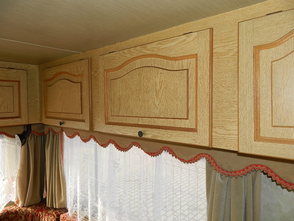 Velký dvouosý karavan Adria pro 7 osob - 14