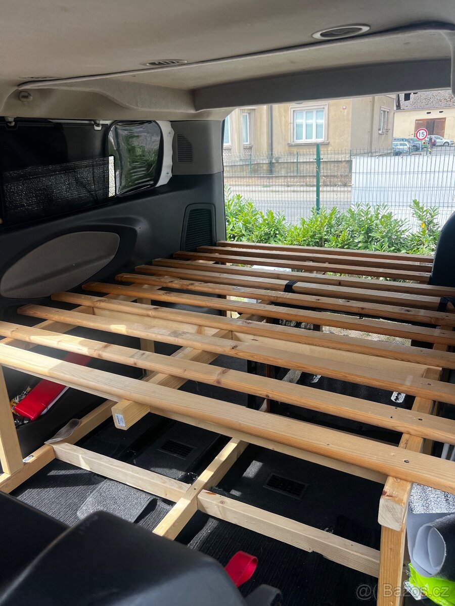 Ford tourneo custom L2H1 2.2l 114kw 8 míst - 14