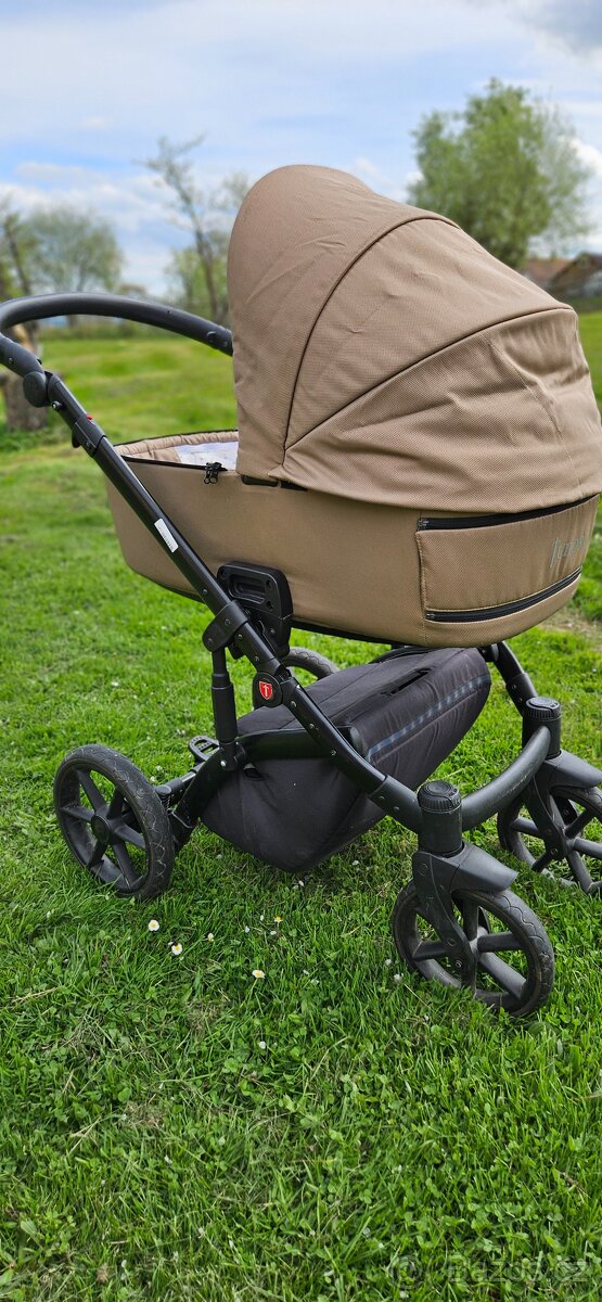 Kočárek po jednom dítěti - 14