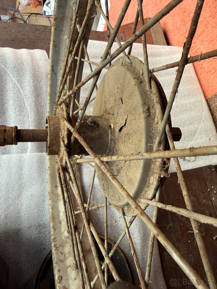 DKW - Kompletní kolo s osou MZAG - 14