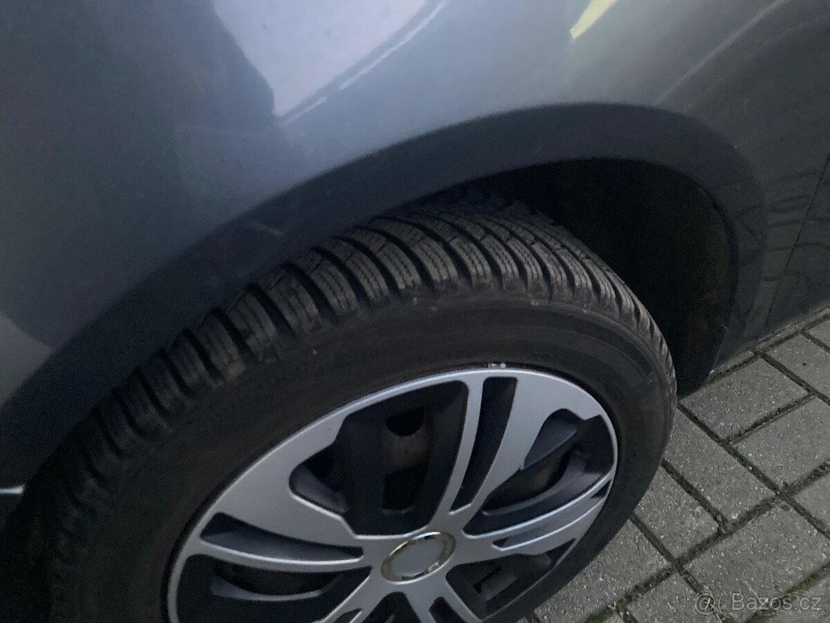 Škoda Fabia 2 1.6 16 v benzin 2009 top stav - 14