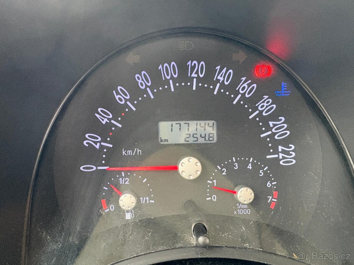 Volkswagen New Beetle 1.6 - 14