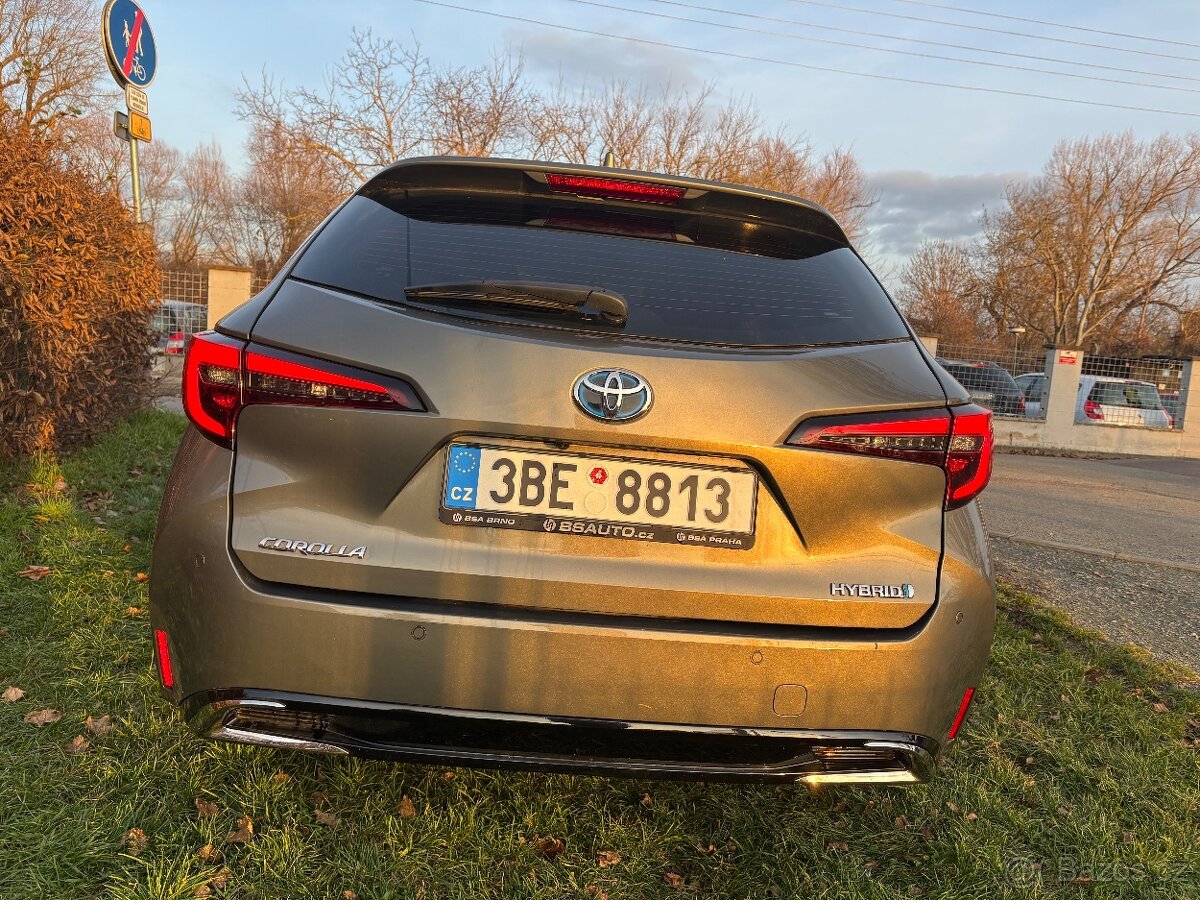 Toyota Corolla TS 1.8 hybrid e-CVT - 14
