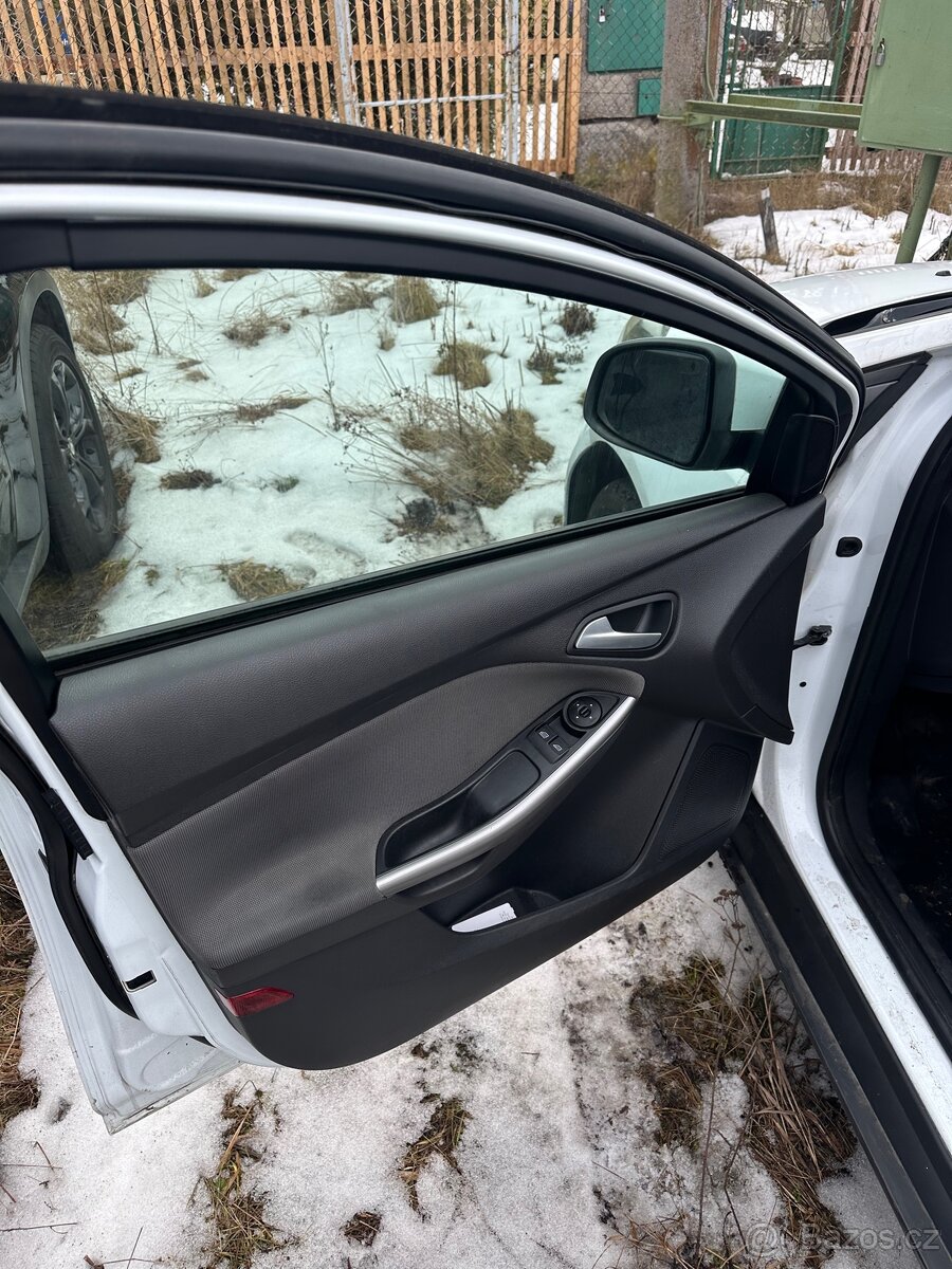 Ford Focus III 1.6 i Díly - 14