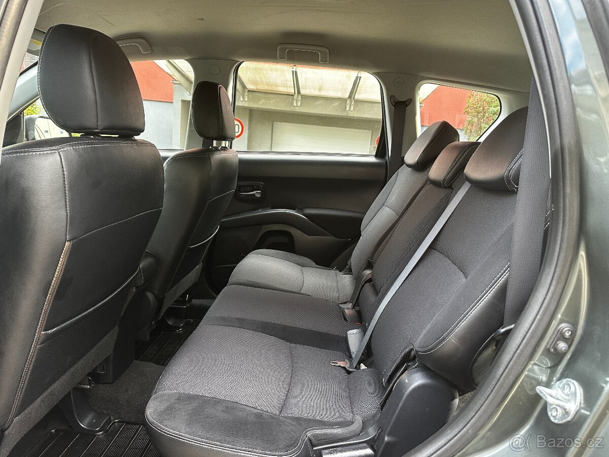 Peugeot 4007 2.2 HDi 4x4 SUV 7 míst Kůže Navi Tažné 2 tuny - 14