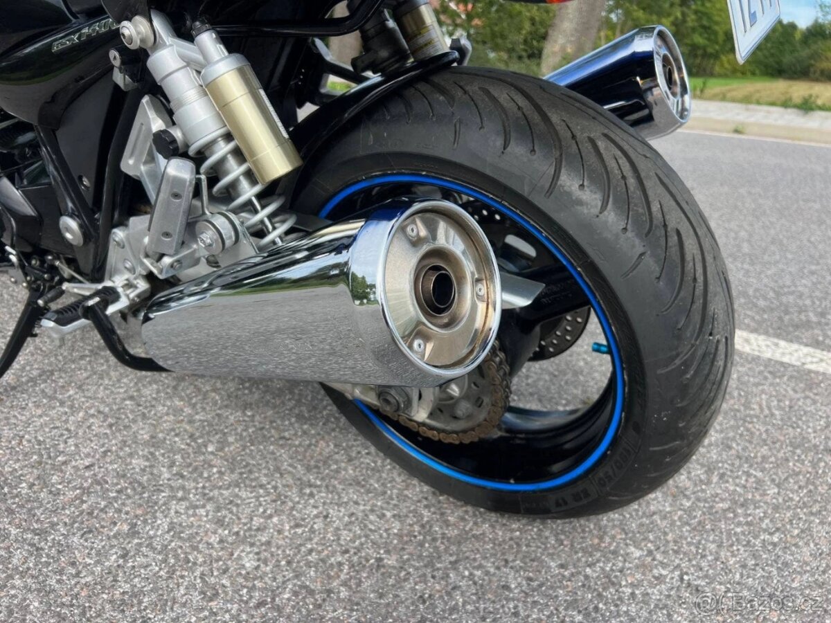 Suzuki GSX 1400 - 14