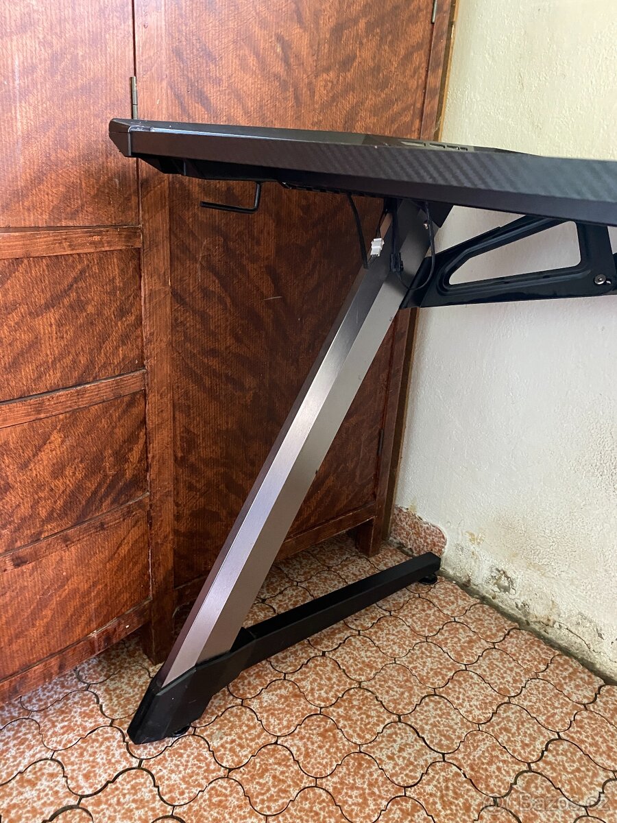 Herní stůl Ultradesk (stůl do pracovny) - 14