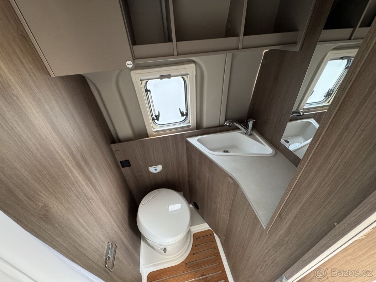 Prodávám karavan CARADO CV640 s výsuvnou střechou - 14