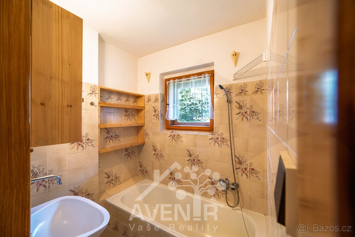 Prodej rodinného domu 5+1 + garáž a další místnosti 193 m², - 14