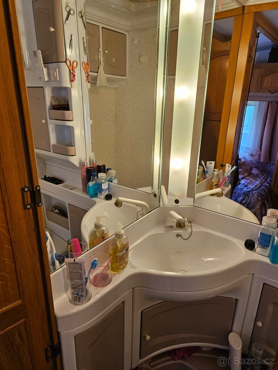 Karavan obytný přívěs HOBBY DE LUXE LAND HAUS - 14