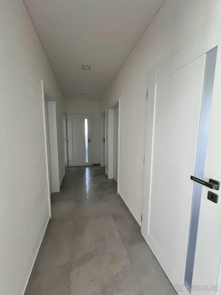 Novostavba 4+kk v přírodě, pozemek 1700m2 - 14