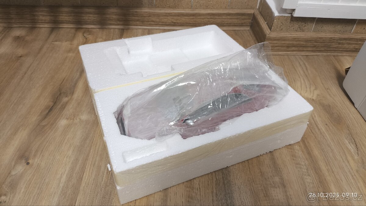 Model Audi RS4 (B7) Misano Red 2005 1:18 Otto Mobile - 14