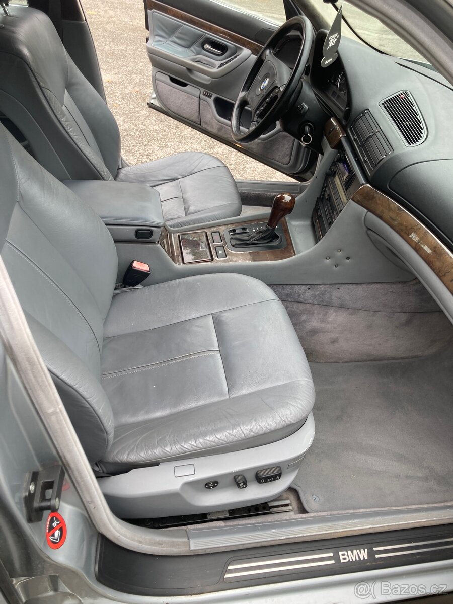 BMW E38 730i V8 - 14