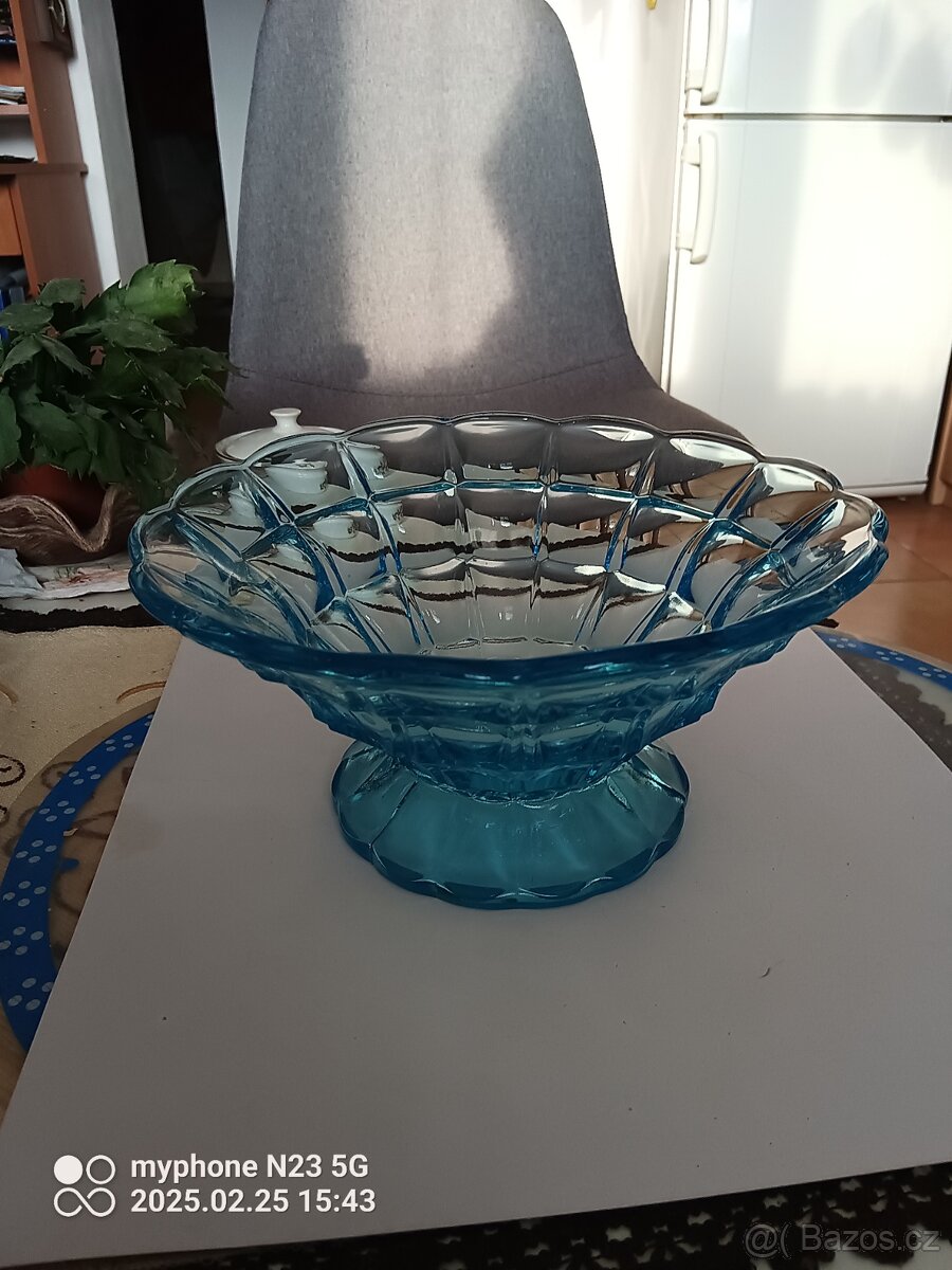 stare hutni barevne sklo vazy,misy,sklenice atd. - 14
