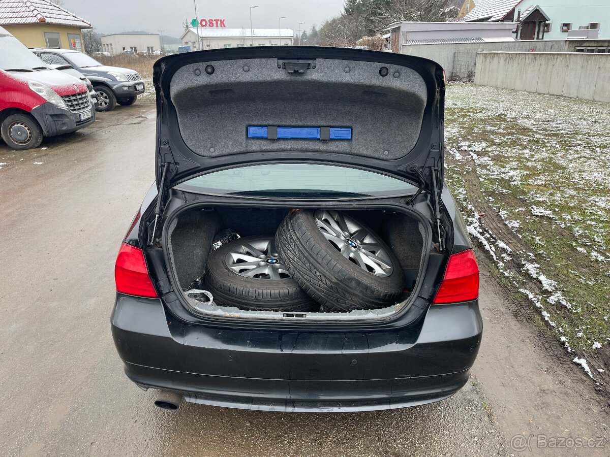 BMW Řada 3, 318i - 105kW + sada kol - 14