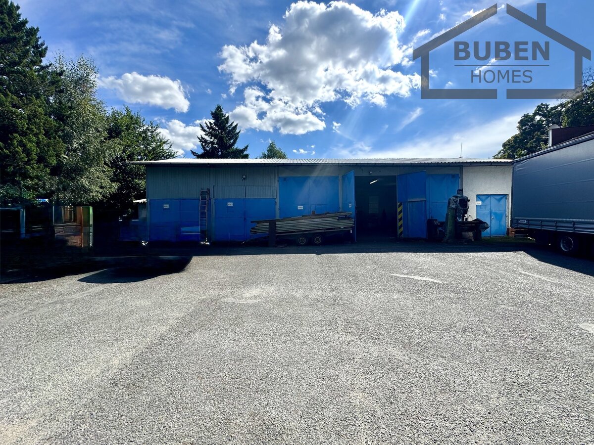 1/2 spoluvlastnického podílu areálu s administrativní budovo - 14