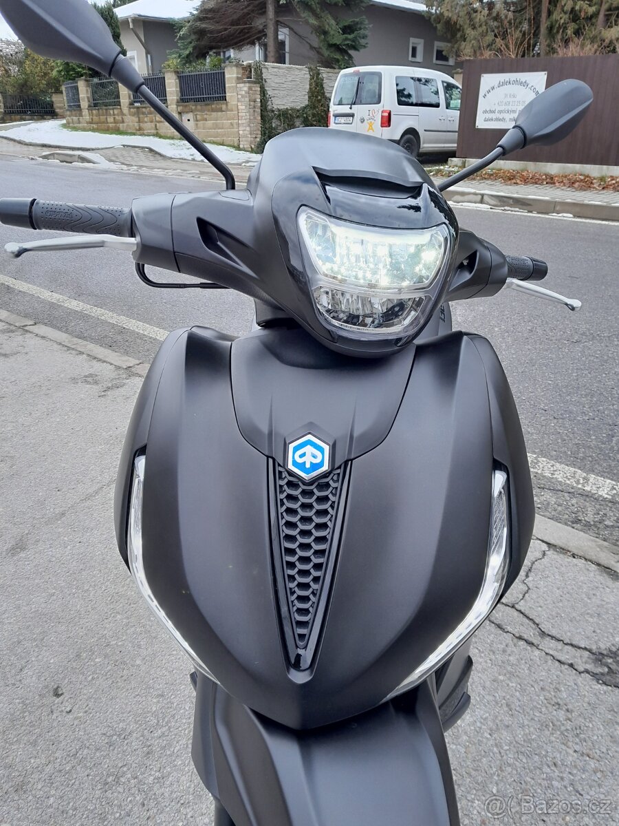 Piaggio Beverly 300i HPE, 2023, 6000km, ZIMNÍ CENA - 14