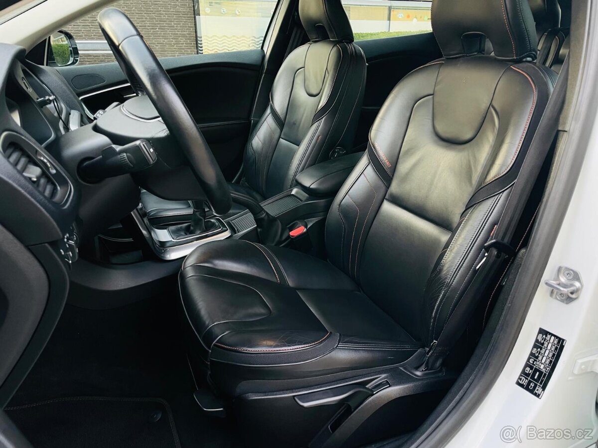 Volvo V40 2.0i T3 MANUÁL OCEAN RACE VÝHŘEV SERVISKA - 14